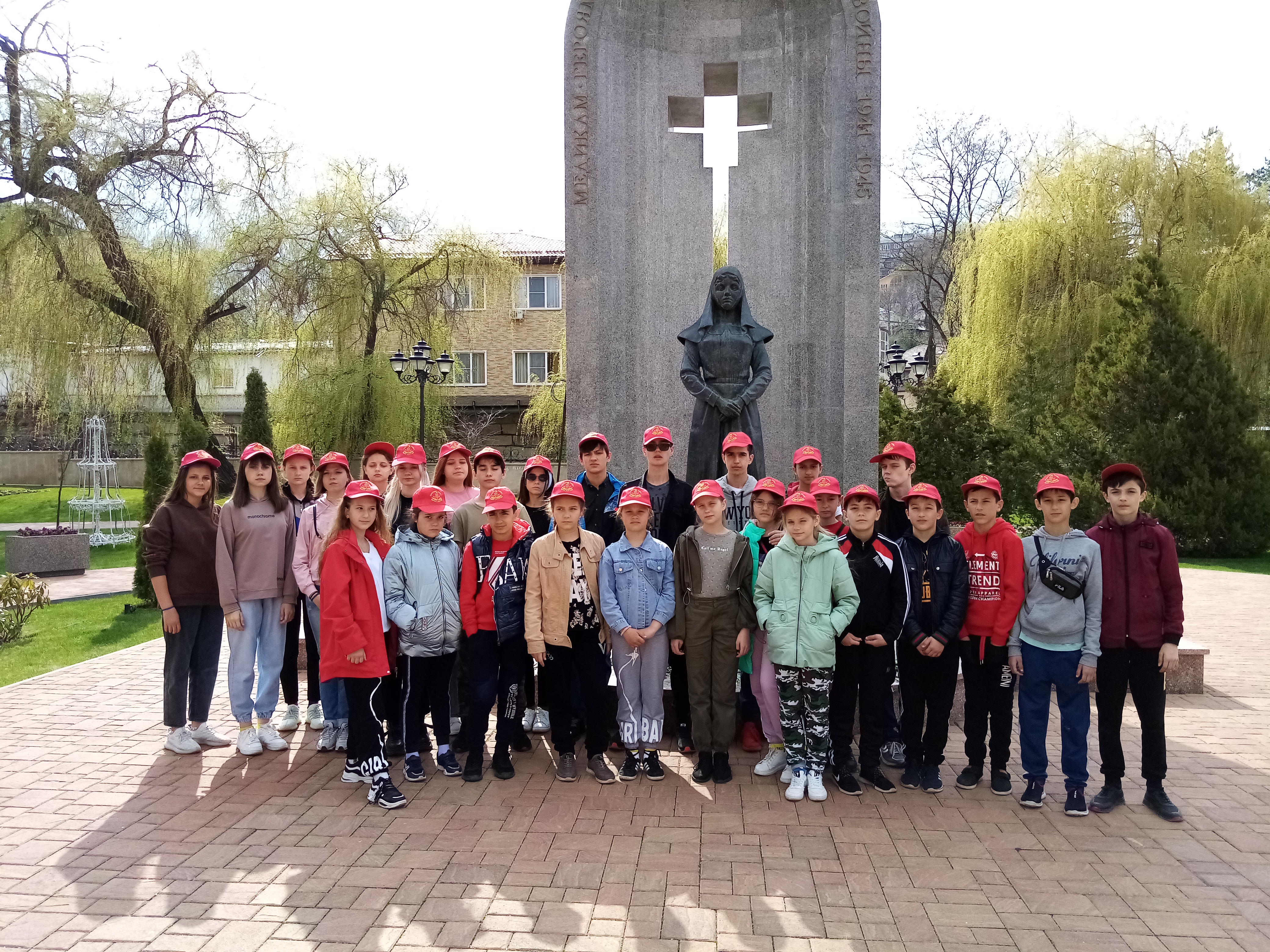 Памятник медикам-героям ВОВ. Кисловодск.2019 Памятник медикам-героям ВОВ. Кисловодск.2019